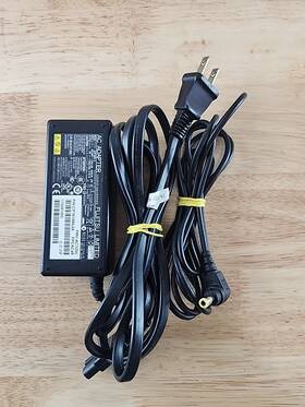 Fujitsu Seb80n2-19.0 Original 60w Ac Power Adapter Adp-60zh A Charger 19v 3.16a