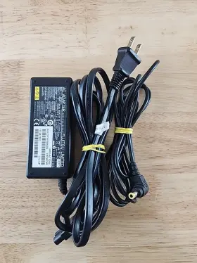 Seb80n2-19.0 Fujitsu Original 60w Ac Power Adapter Adp-60zh A Charger 19v 3.16a
